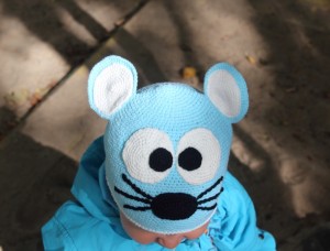 Детская шапка "Мышка" с ушками, вязаная крючком